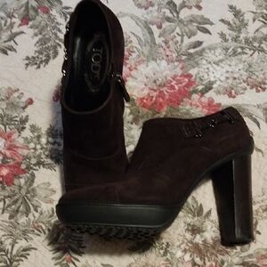 Tods brown Suede Bootie. Size 40